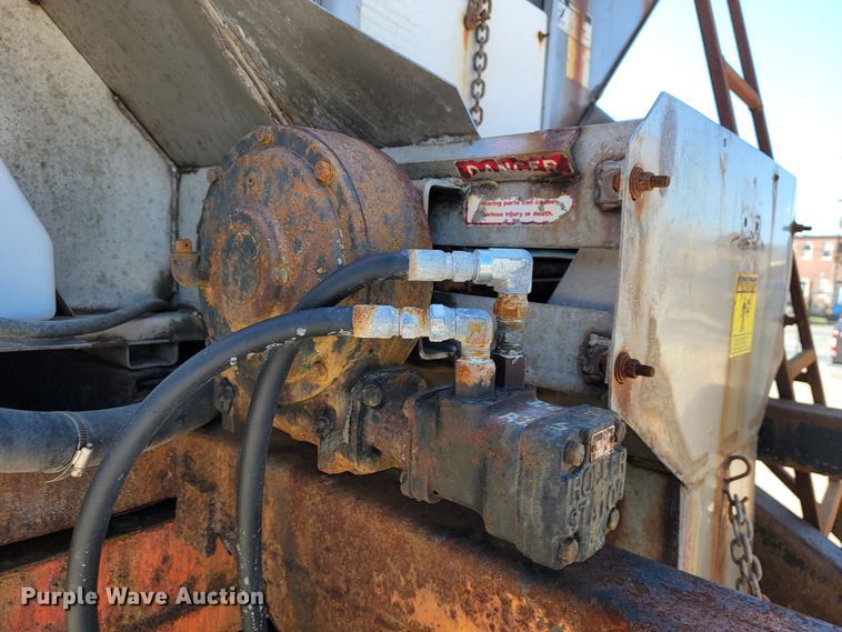 image for item JL9628 2000 International 2554  dump truck