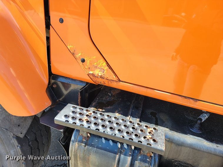 image for item JL9628 2000 International 2554  dump truck