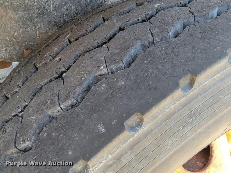 image for item JL9628 2000 International 2554  dump truck