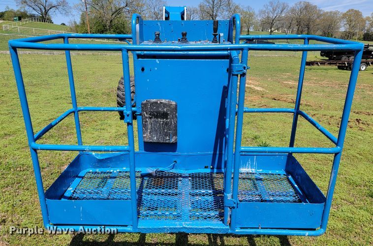 image for item JL9635 2000 Genie S60 boom lift