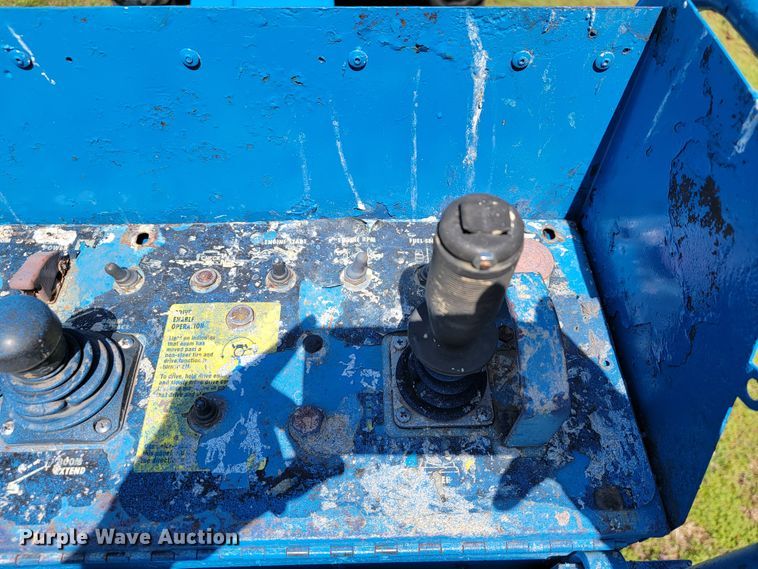 image for item JL9635 2000 Genie S60 boom lift