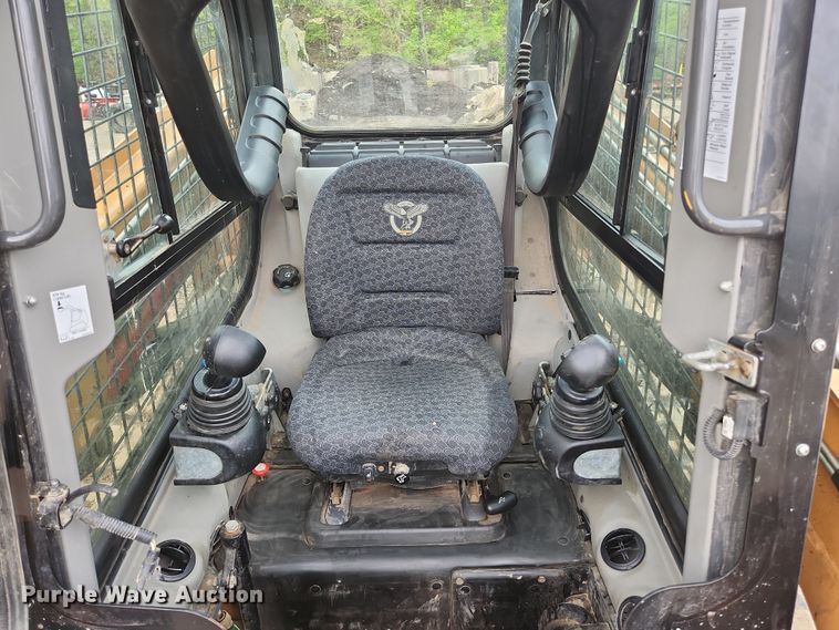 image for item JM9134 2018 Case TR270  tracked skid steer loader