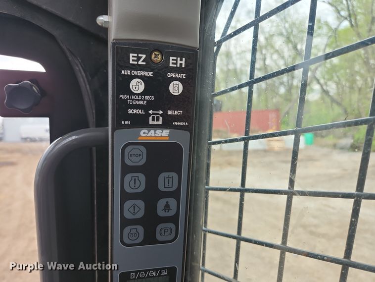 image for item JM9134 2018 Case TR270  tracked skid steer loader