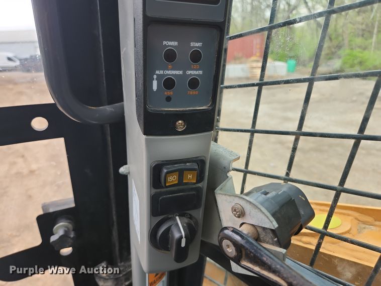 image for item JM9134 2018 Case TR270  tracked skid steer loader