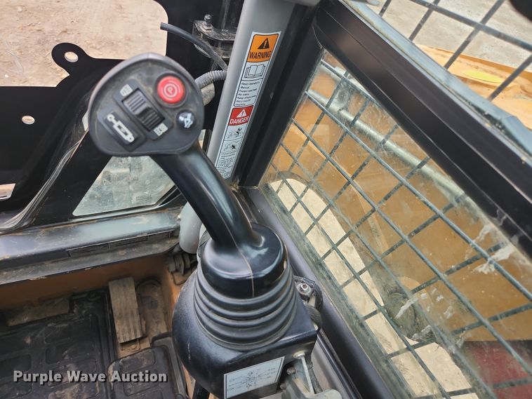 image for item JM9134 2018 Case TR270  tracked skid steer loader