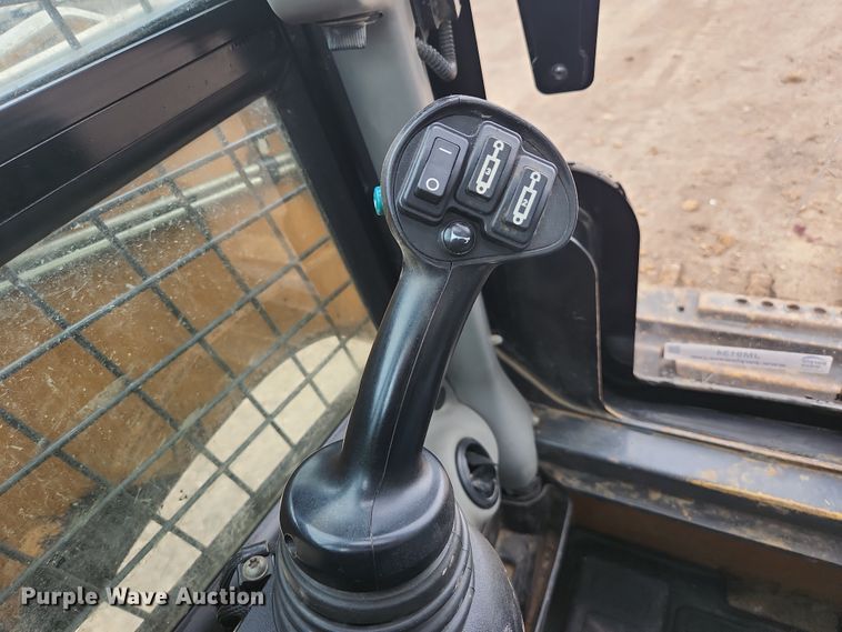 image for item JM9134 2018 Case TR270  tracked skid steer loader