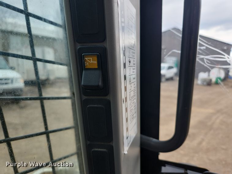 image for item JM9134 2018 Case TR270  tracked skid steer loader