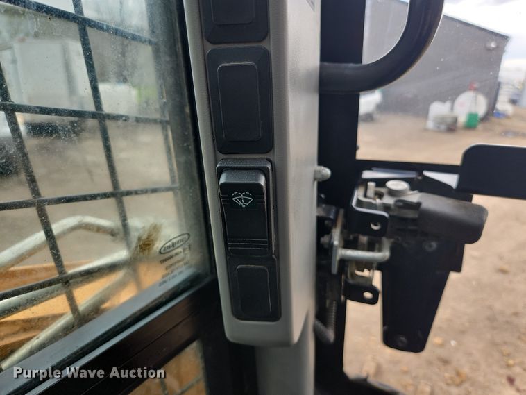 image for item JM9134 2018 Case TR270  tracked skid steer loader