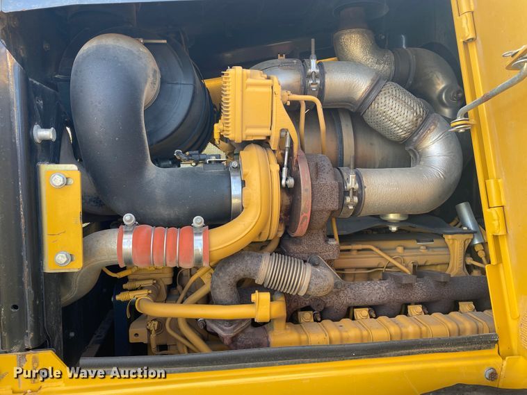 image for item JN9265 2013 John Deere 700K  pipelayer