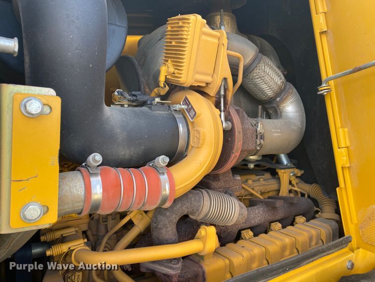 image for item JN9265 2013 John Deere 700K  pipelayer