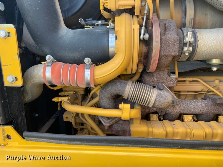 image for item JN9265 2013 John Deere 700K  pipelayer