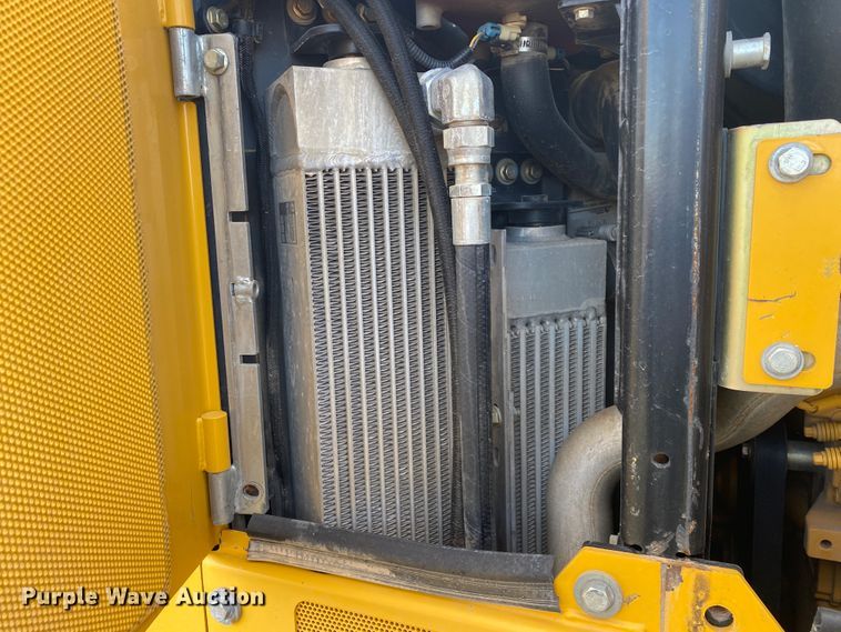 image for item JN9265 2013 John Deere 700K  pipelayer