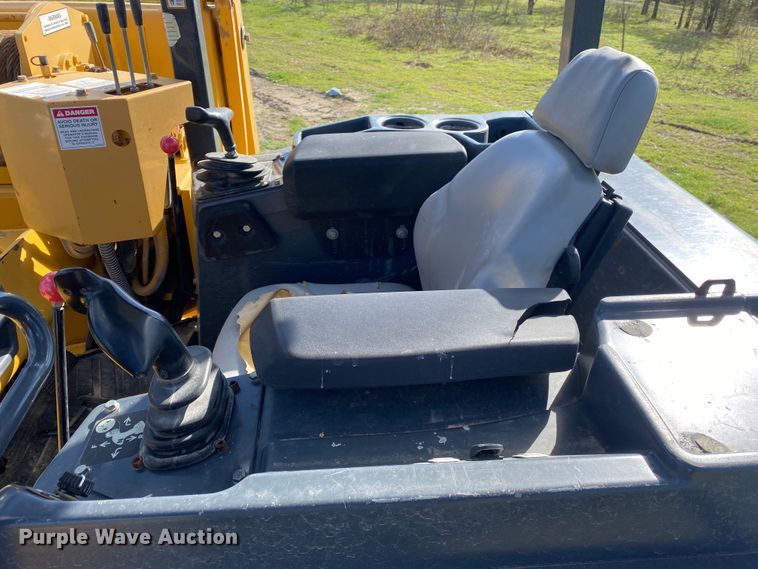 image for item JN9265 2013 John Deere 700K  pipelayer