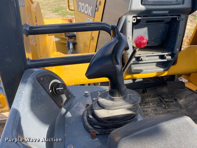 image for item JN9265 2013 John Deere 700K  pipelayer