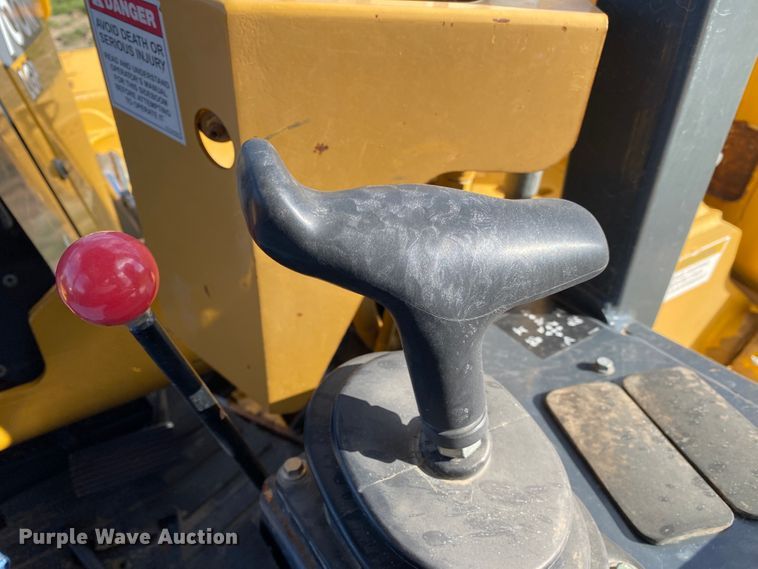 image for item JN9265 2013 John Deere 700K  pipelayer