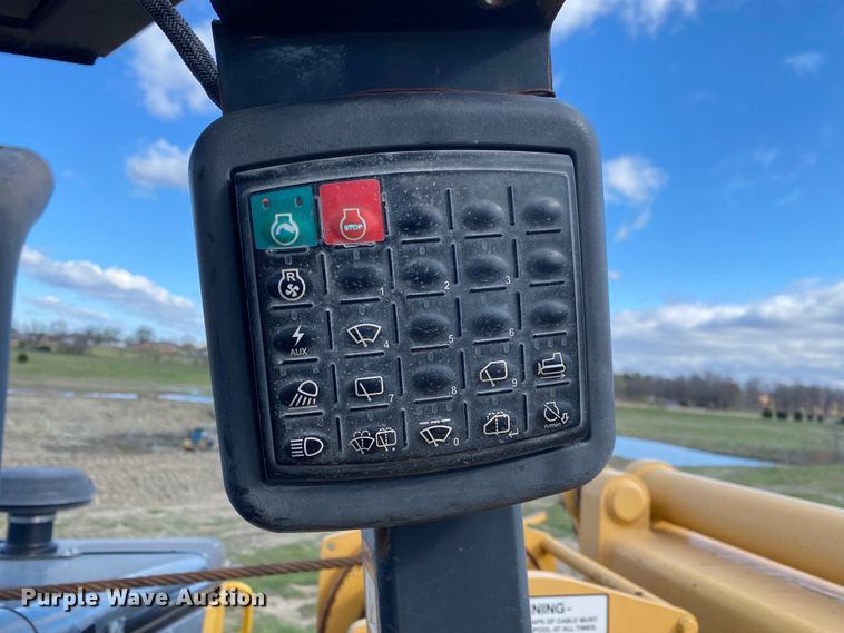 image for item JN9265 2013 John Deere 700K  pipelayer