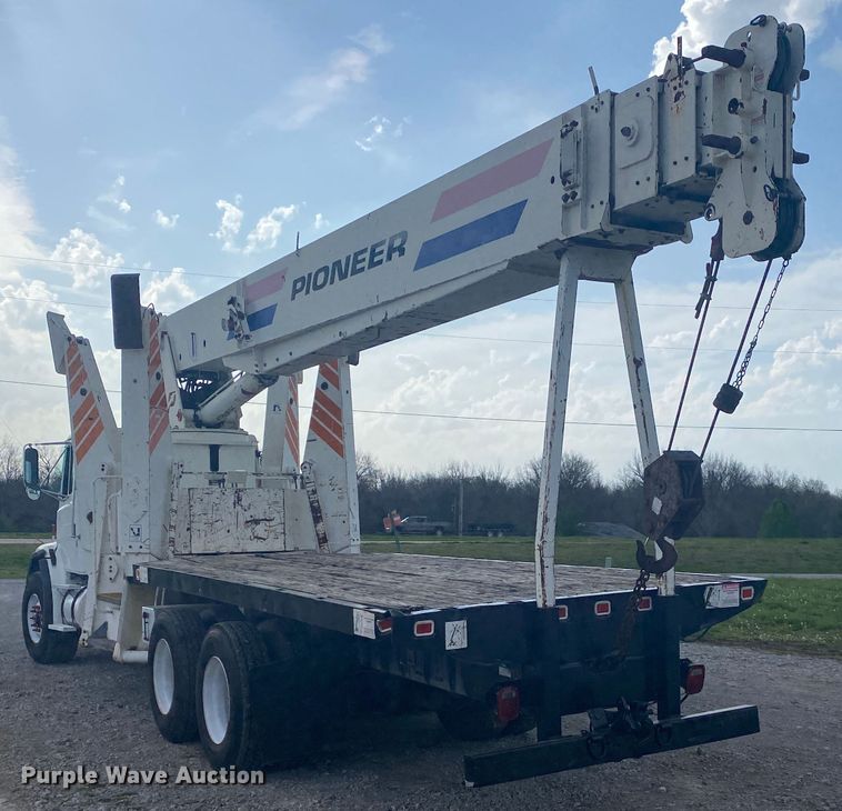 image for item JN9285 1998 Freightliner FL112  crane truck