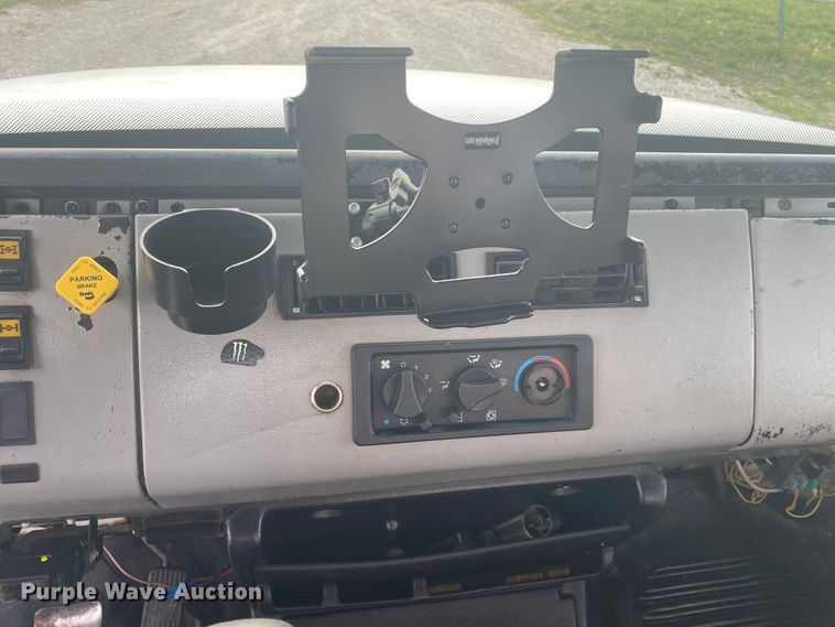 image for item JN9285 1998 Freightliner FL112  crane truck