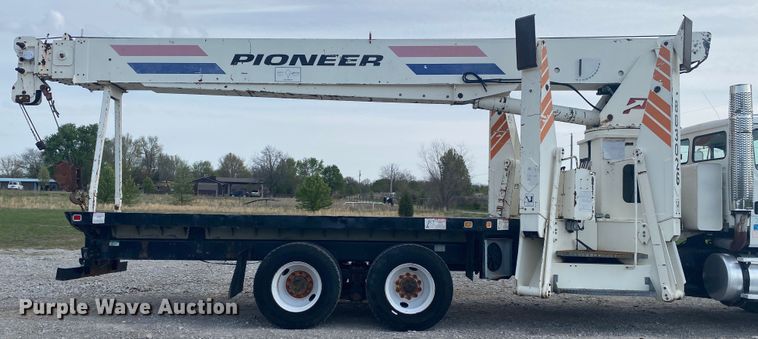 image for item JN9285 1998 Freightliner FL112  crane truck