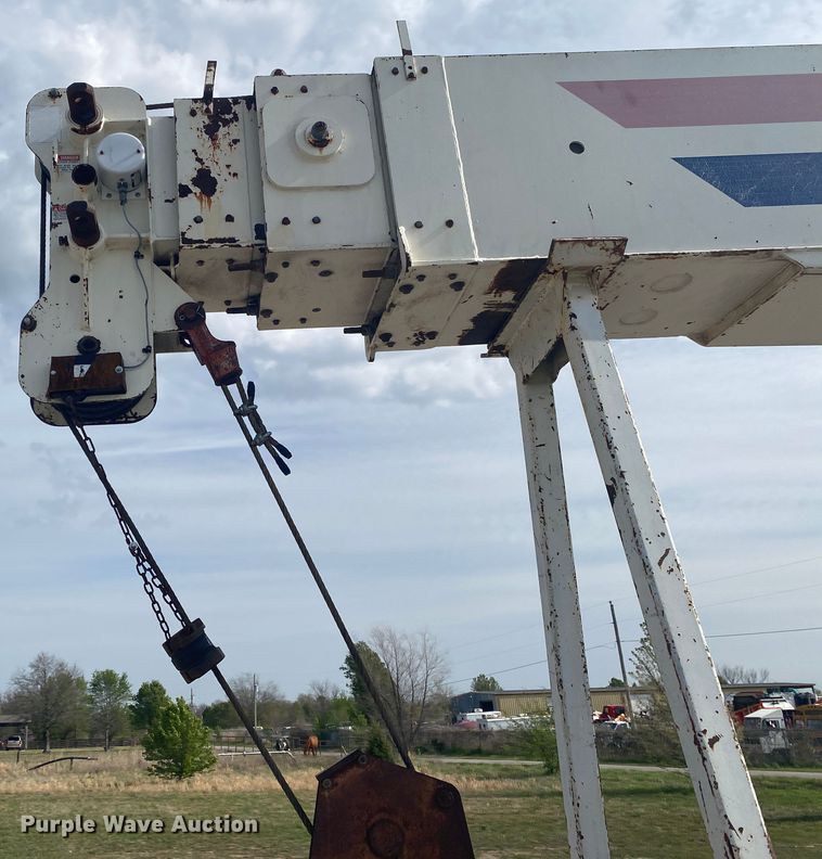 image for item JN9285 1998 Freightliner FL112  crane truck