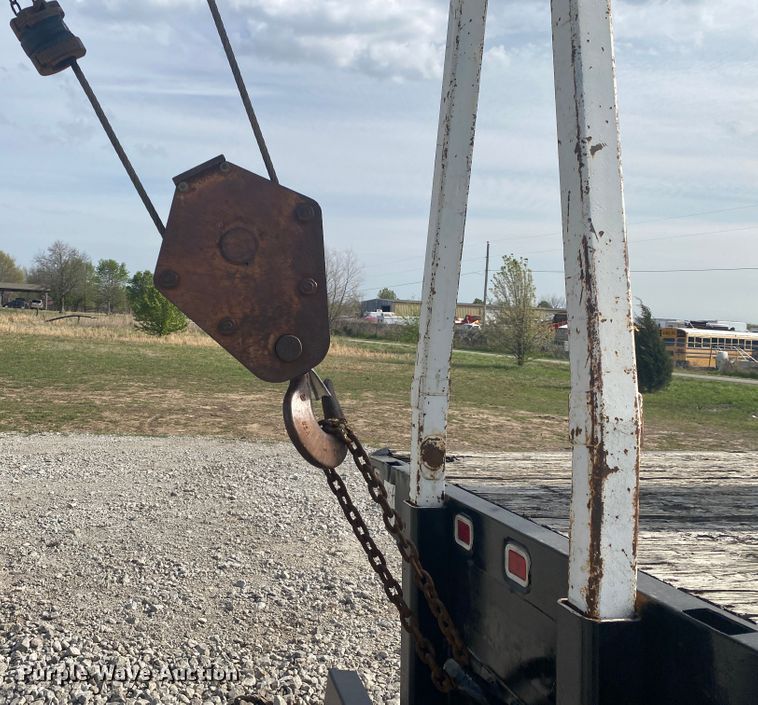 image for item JN9285 1998 Freightliner FL112  crane truck