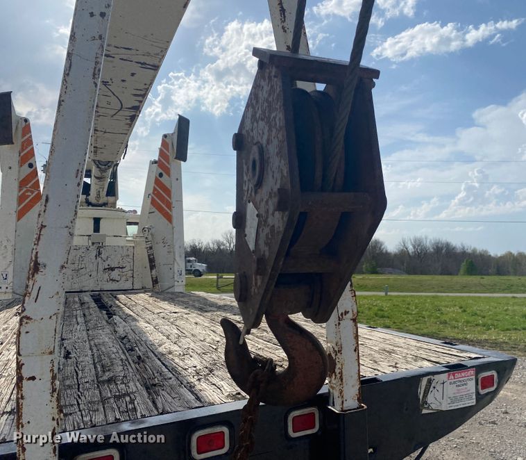 image for item JN9285 1998 Freightliner FL112  crane truck