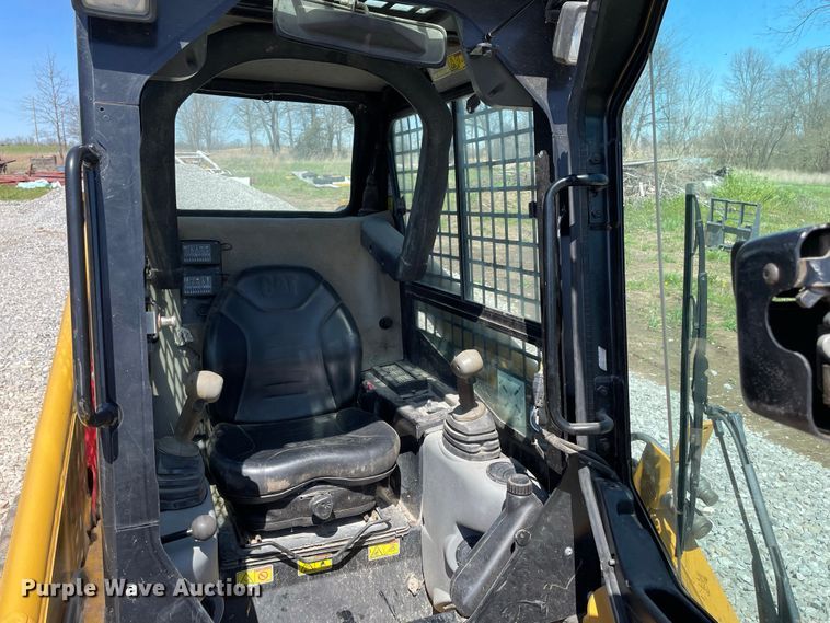 image for item JR9836 2014 Caterpillar 226B3  skid steer loader