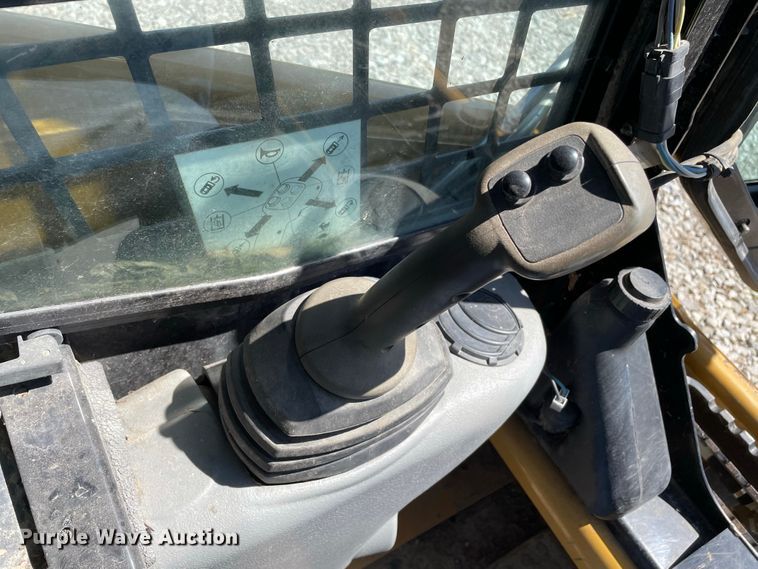 image for item JR9836 2014 Caterpillar 226B3  skid steer loader