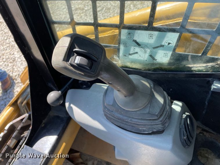 image for item JR9836 2014 Caterpillar 226B3  skid steer loader