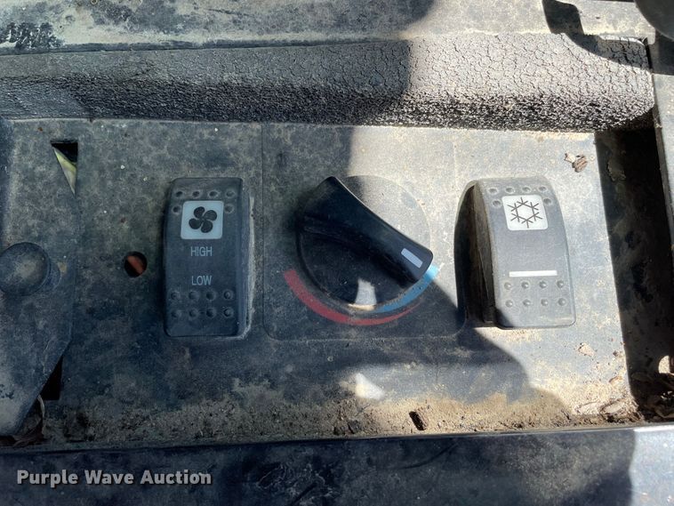 image for item JR9836 2014 Caterpillar 226B3  skid steer loader