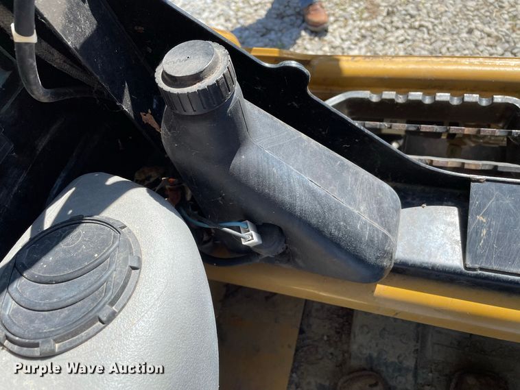 image for item JR9836 2014 Caterpillar 226B3  skid steer loader