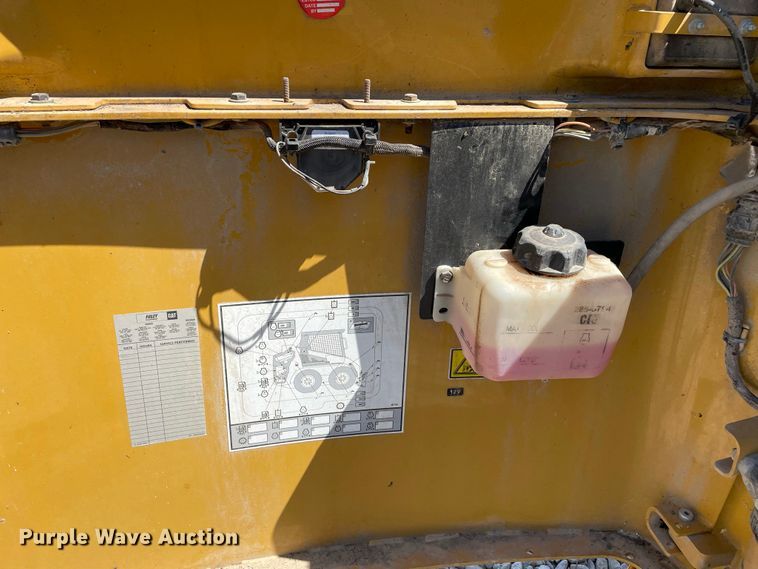 image for item JR9836 2014 Caterpillar 226B3  skid steer loader