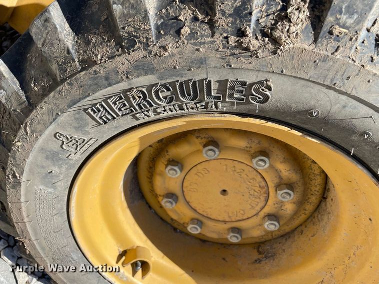 image for item JR9836 2014 Caterpillar 226B3  skid steer loader