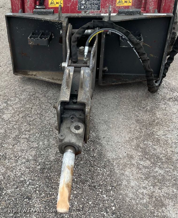 image for item JR9843 Husky HH500  skid steer breaker