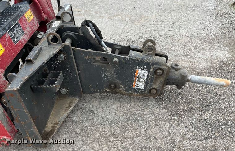 image for item JR9843 Husky HH500  skid steer breaker