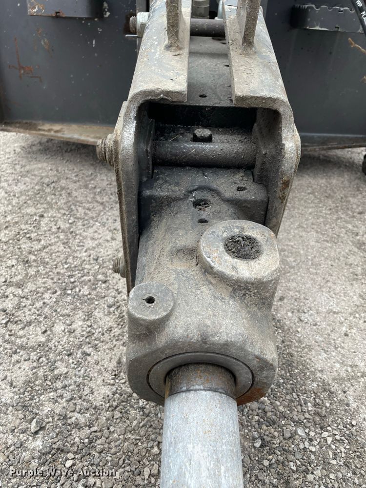 image for item JR9843 Husky HH500  skid steer breaker