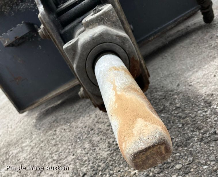 image for item JR9843 Husky HH500  skid steer breaker