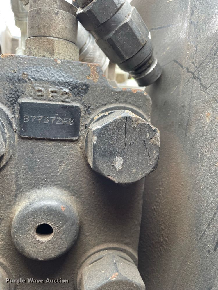 image for item JR9843 Husky HH500  skid steer breaker