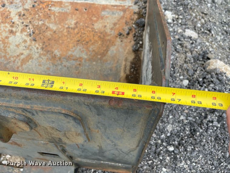 image for item JR9844 Bobcat  68"W skid steer bucket