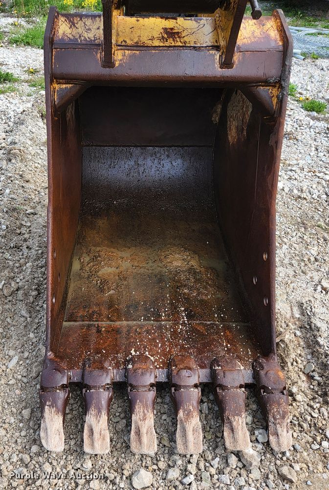 image for item KE9739 2005 Kobelco SK135SRLC-1E  excavator