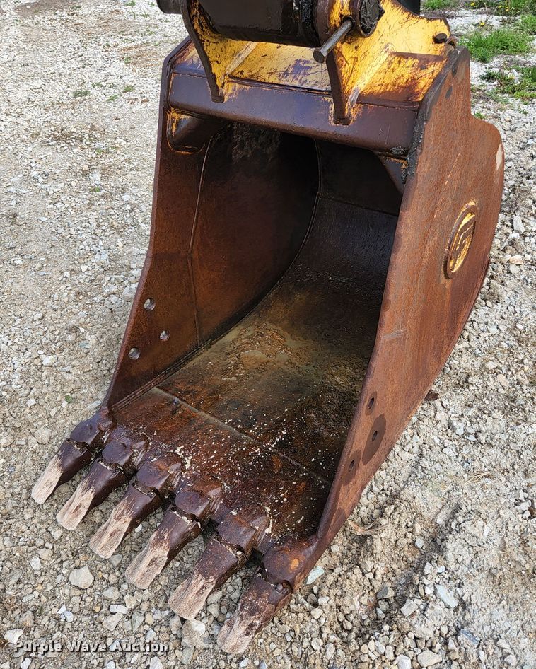 image for item KE9739 2005 Kobelco SK135SRLC-1E  excavator