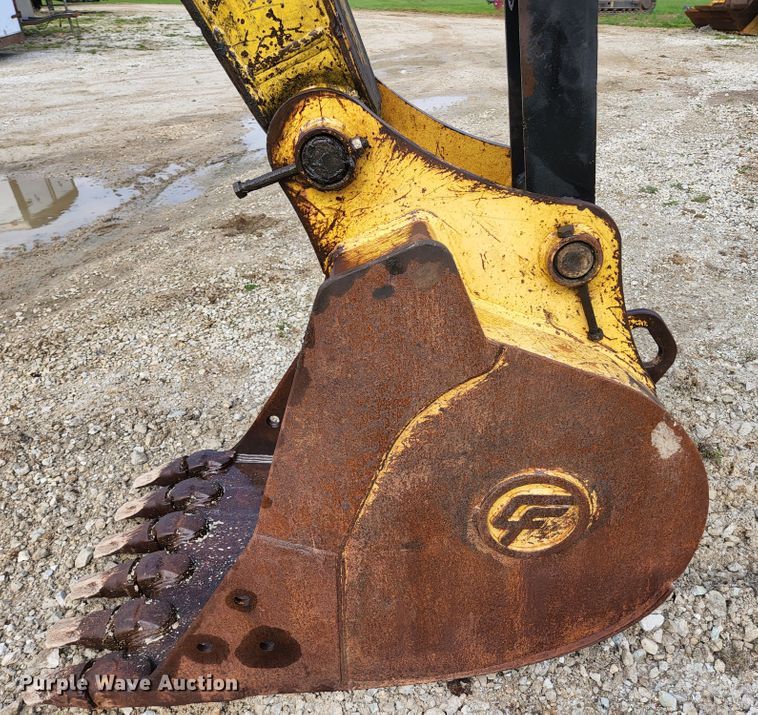 image for item KE9739 2005 Kobelco SK135SRLC-1E  excavator