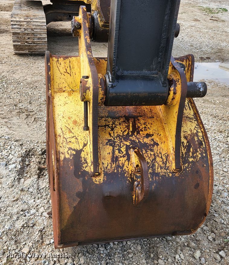 image for item KE9739 2005 Kobelco SK135SRLC-1E  excavator