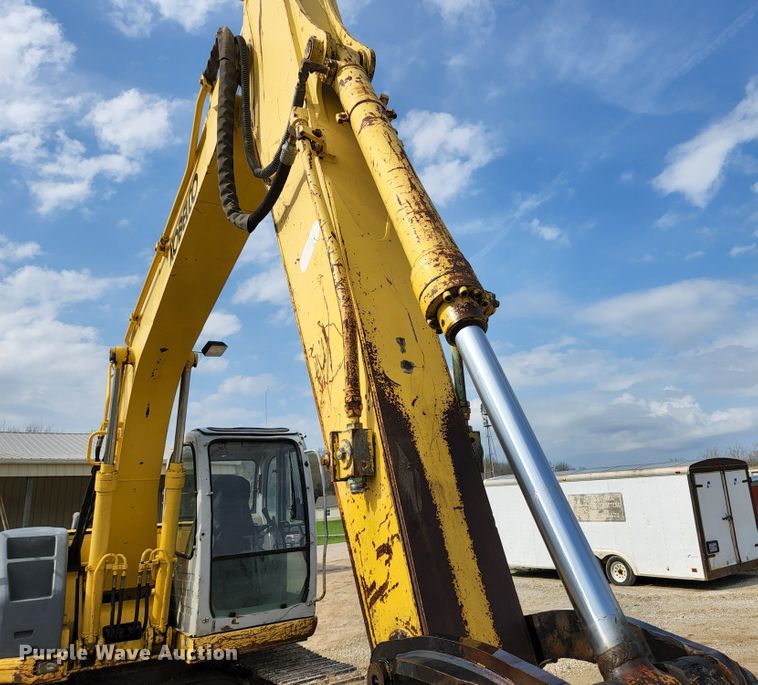 image for item KE9739 2005 Kobelco SK135SRLC-1E  excavator