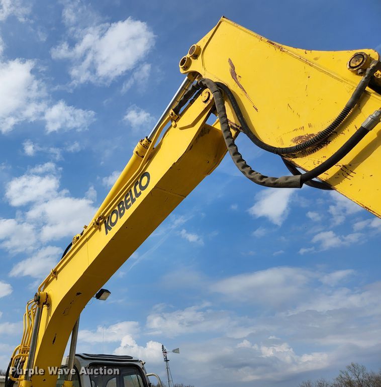 image for item KE9739 2005 Kobelco SK135SRLC-1E  excavator