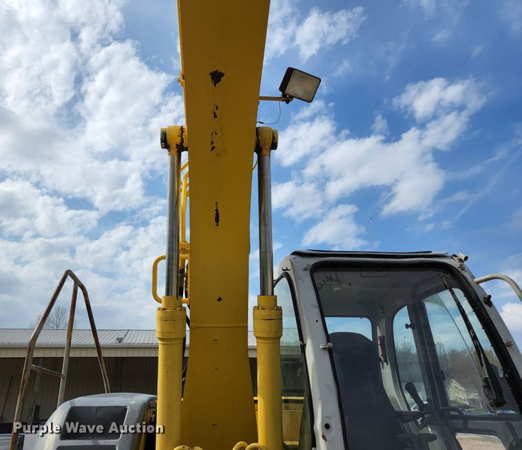 image for item KE9739 2005 Kobelco SK135SRLC-1E  excavator