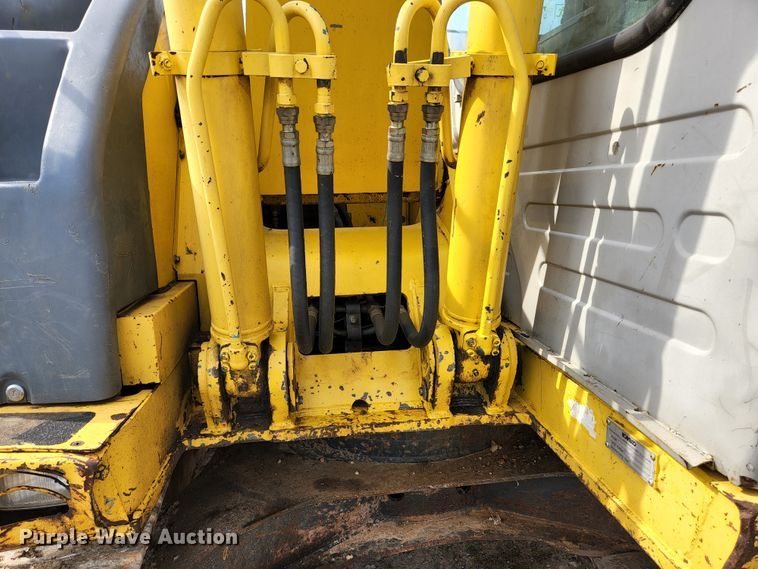 image for item KE9739 2005 Kobelco SK135SRLC-1E  excavator