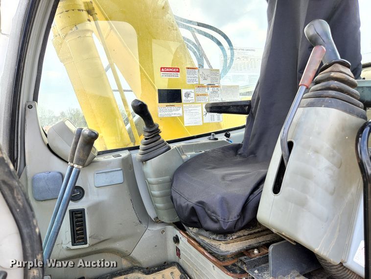 image for item KE9739 2005 Kobelco SK135SRLC-1E  excavator