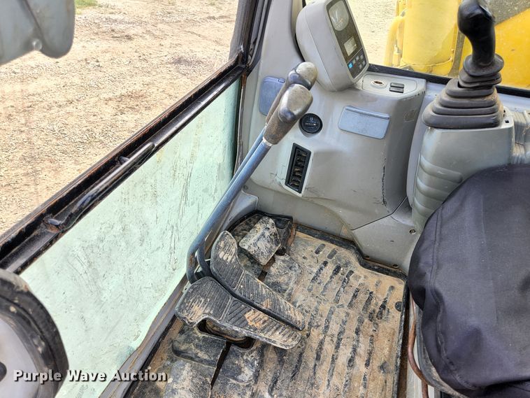 image for item KE9739 2005 Kobelco SK135SRLC-1E  excavator