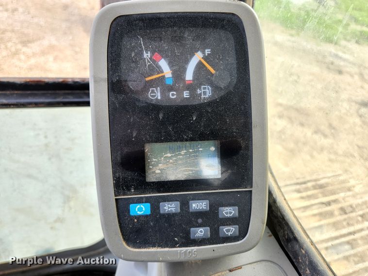 image for item KE9739 2005 Kobelco SK135SRLC-1E  excavator